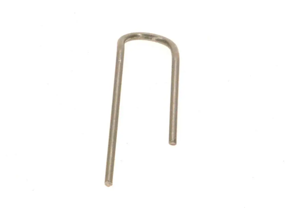 Haltefeder aus Metall in einfacher U-Form, typischerweise für Bosch Produkte verwendet, zur Sicherung oder Fixierung von Bauteilen.